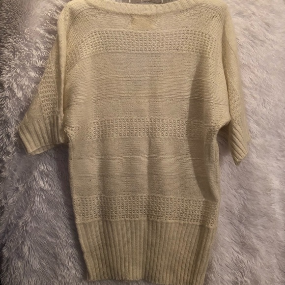 Knitted V-neck Sweater - Picture 3 of 4